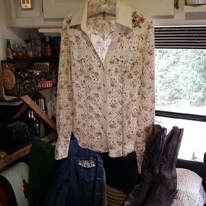 Unique Floral Snap-Up Western Shirt